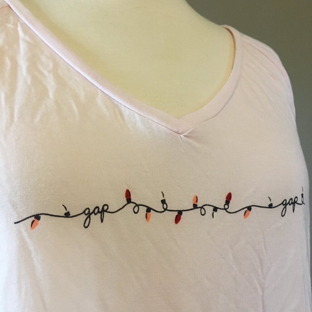 GAP Body Pastel Pink Christmas Lights Graphic Long Sleeve V-Neck Top Small - Picture 7 of 14